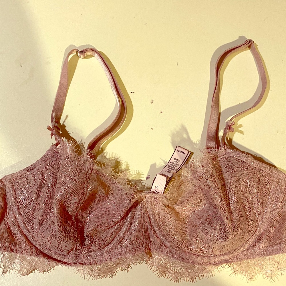 Lacey bra Victoria secret size 34B